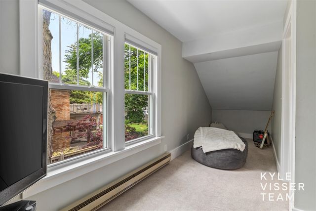 964 Pinecrest Avenue, East Grand Rapids, MI 49506