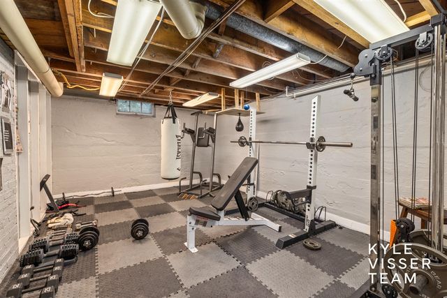 964 Pinecrest Avenue, East Grand Rapids, MI 49506
