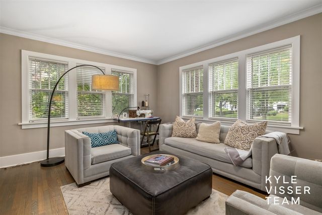 964 Pinecrest Avenue, East Grand Rapids, MI 49506