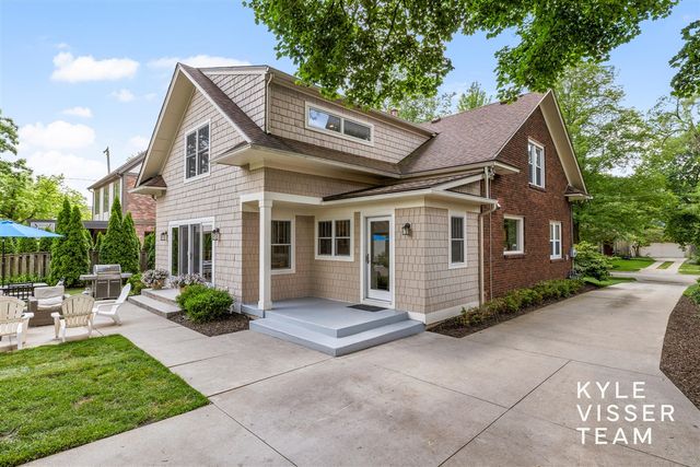 964 Pinecrest Avenue, East Grand Rapids, MI 49506
