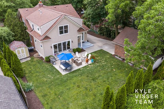 964 Pinecrest Avenue, East Grand Rapids, MI 49506