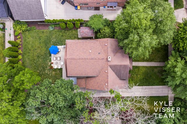 964 Pinecrest Avenue, East Grand Rapids, MI 49506