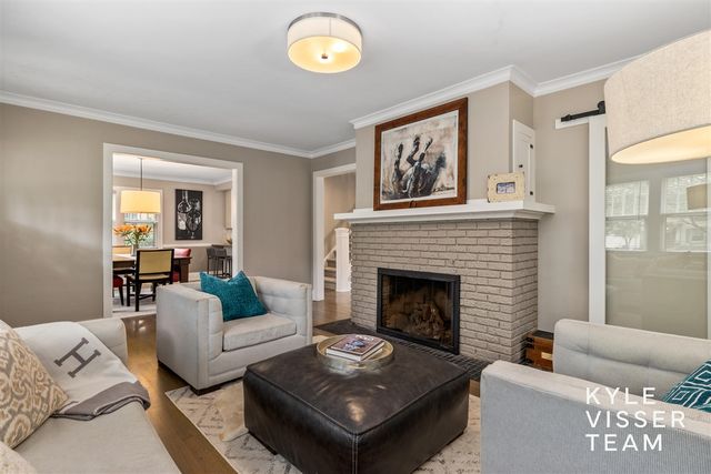 964 Pinecrest Avenue, East Grand Rapids, MI 49506
