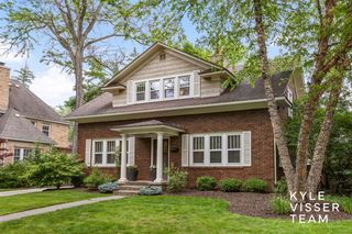 964 Pinecrest Avenue, East Grand Rapids, MI 49506