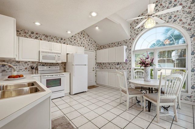 914 Tilghman Forest Dr., North Myrtle Beach, SC 29582