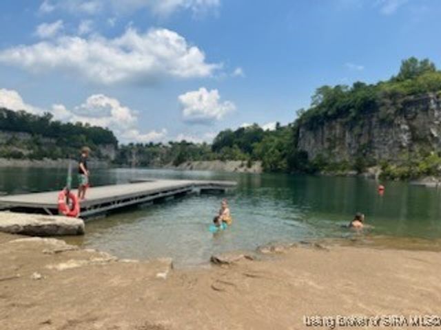 2025 Villa View Court, Jeffersonville, IN 47130