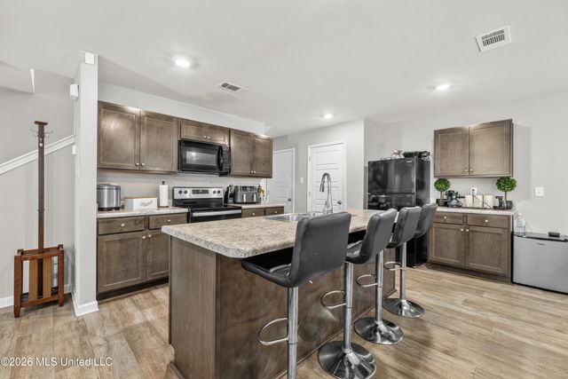 2108 Magazine Street, Ocean Springs, MS 39564
