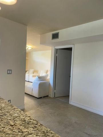 22976 Oxford Place, Boca Raton, FL 33433