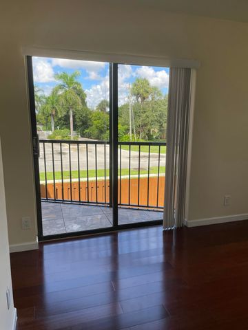 22976 Oxford Place, Boca Raton, FL 33433