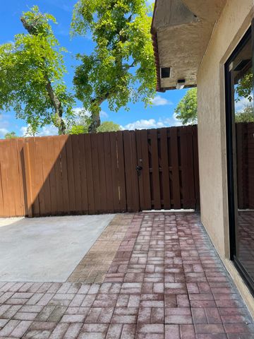 22976 Oxford Place, Boca Raton, FL 33433