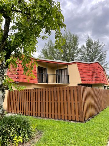 22976 Oxford Place, Boca Raton, FL 33433