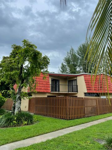 22976 Oxford Place, Boca Raton, FL 33433