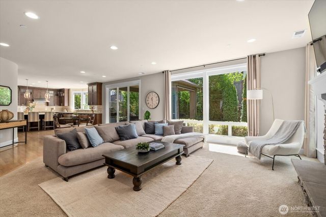 21355 NE 2nd Court, Sammamish, WA 98074