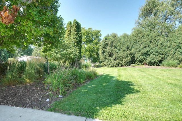 1166 Yosemite ROAD, Oconomowoc, WI 53066