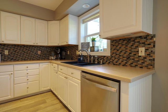 1166 Yosemite ROAD, Oconomowoc, WI 53066