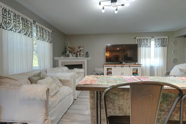 1166 Yosemite ROAD, Oconomowoc, WI 53066