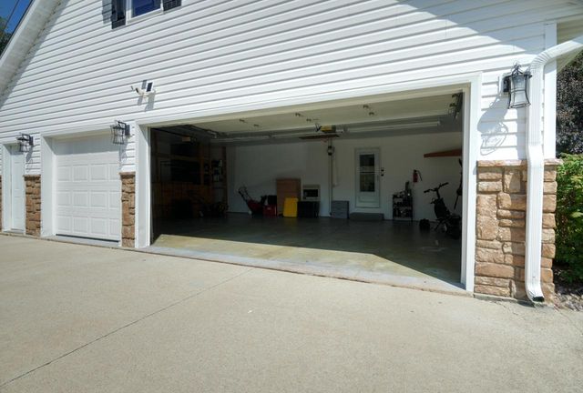 1166 Yosemite ROAD, Oconomowoc, WI 53066