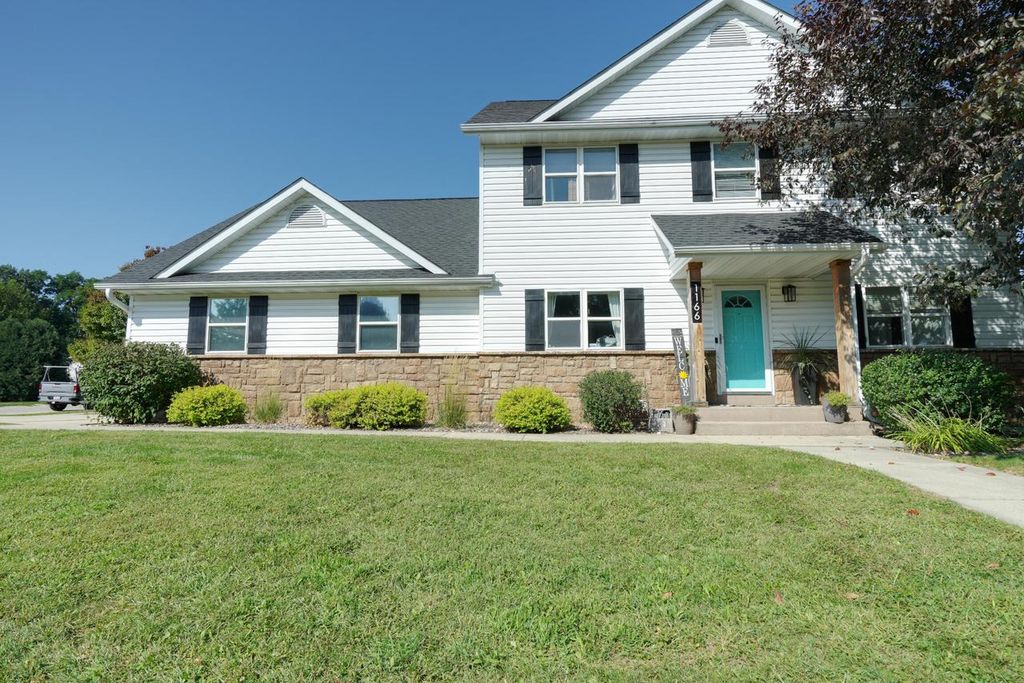 1166 Yosemite ROAD, Oconomowoc, WI 53066