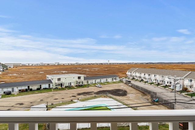 580 Winnacunnet Rd Unit 305, Hampton, NH 03842