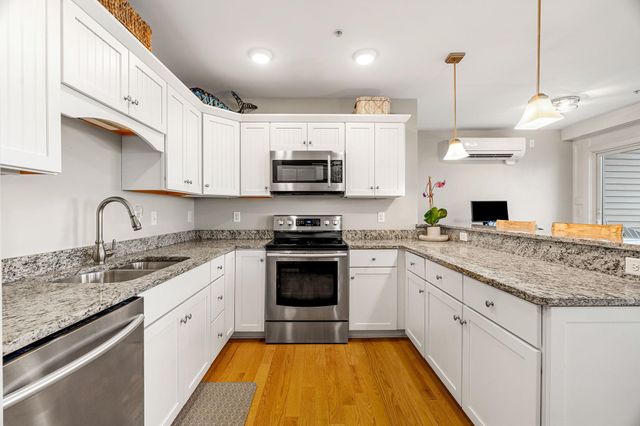 580 Winnacunnet Rd Unit 305, Hampton, NH 03842