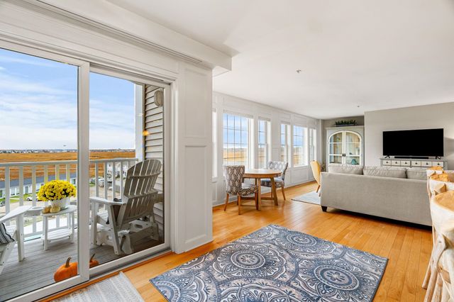 580 Winnacunnet Rd Unit 305, Hampton, NH 03842