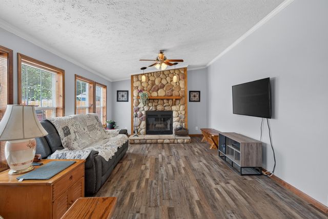 371 Pinewood Drive, Valparaiso, IN 46385