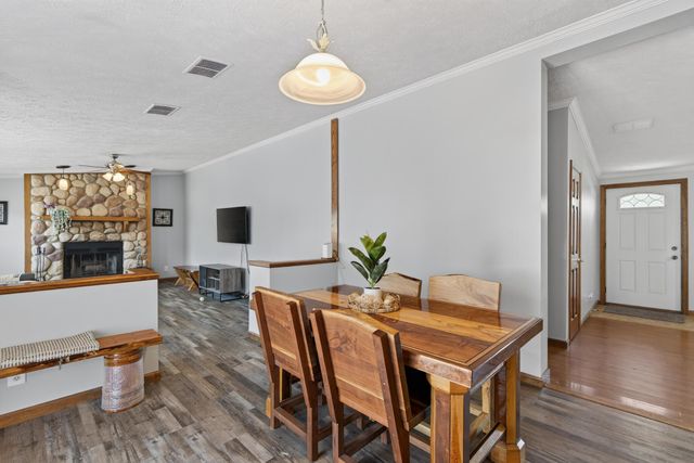 371 Pinewood Drive, Valparaiso, IN 46385