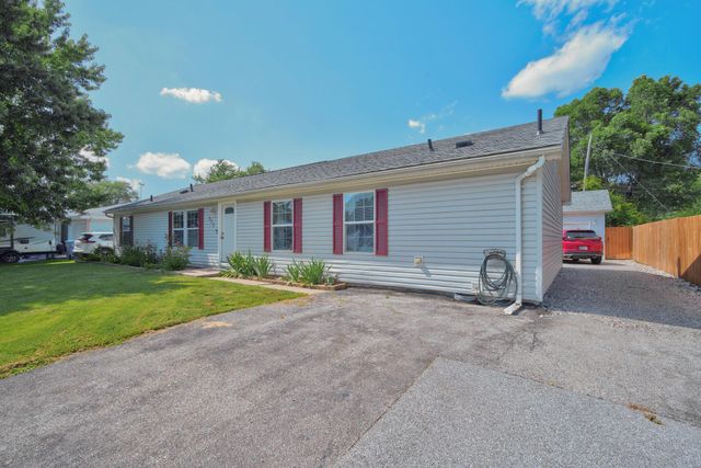 371 Pinewood Drive, Valparaiso, IN 46385
