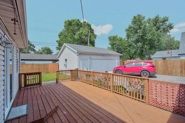 371 Pinewood Drive, Valparaiso, IN 46385