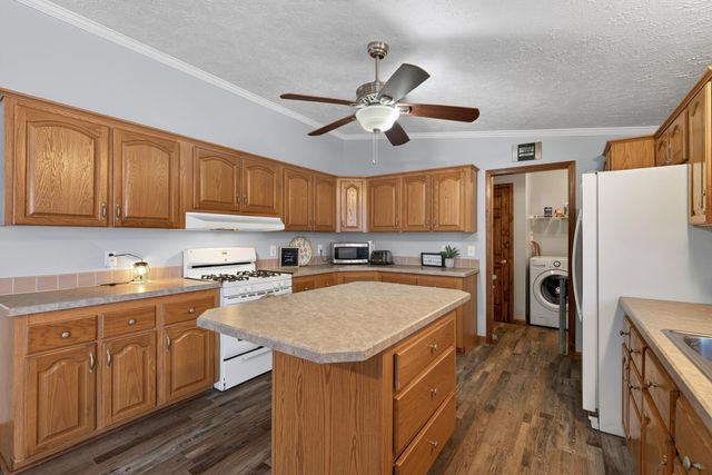 371 Pinewood Drive, Valparaiso, IN 46385