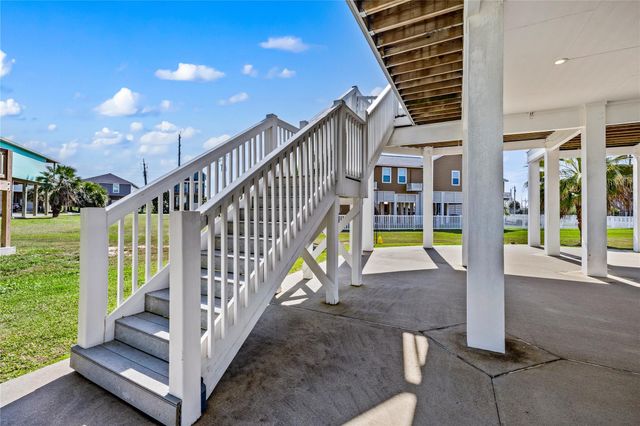 3910 Palmdale Court, Galveston, TX 77554