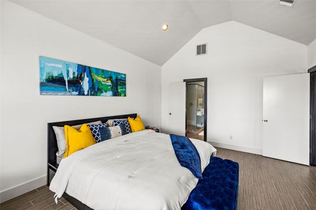 3910 Palmdale Court, Galveston, TX 77554