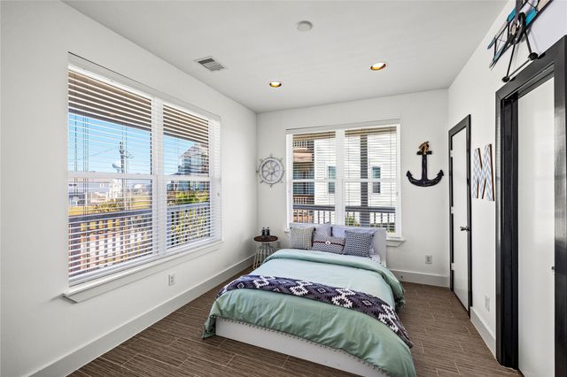 3910 Palmdale Court, Galveston, TX 77554