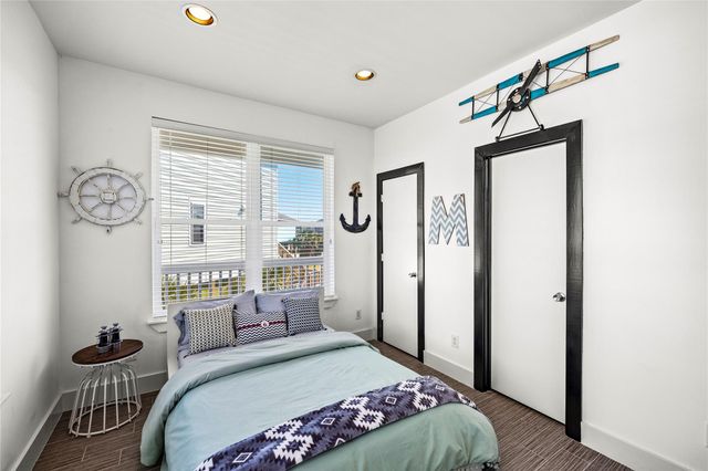 3910 Palmdale Court, Galveston, TX 77554