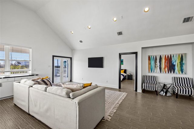 3910 Palmdale Court, Galveston, TX 77554