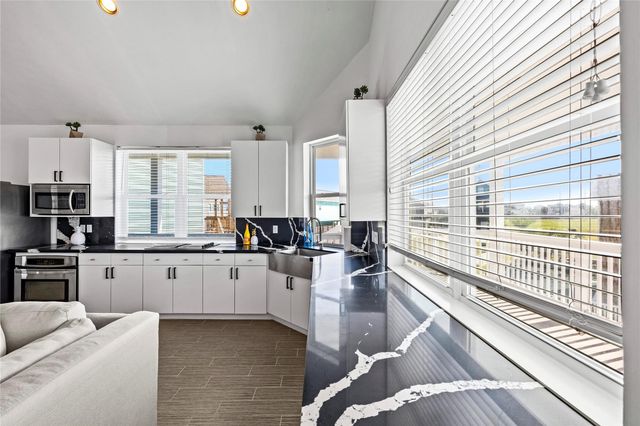 3910 Palmdale Court, Galveston, TX 77554