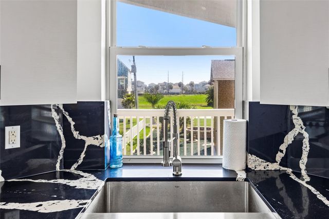 3910 Palmdale Court, Galveston, TX 77554