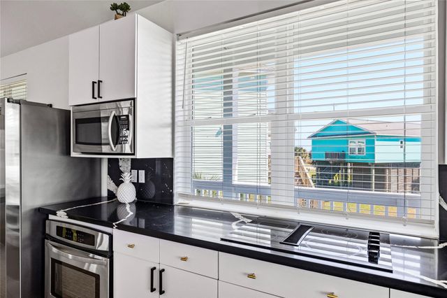 3910 Palmdale Court, Galveston, TX 77554