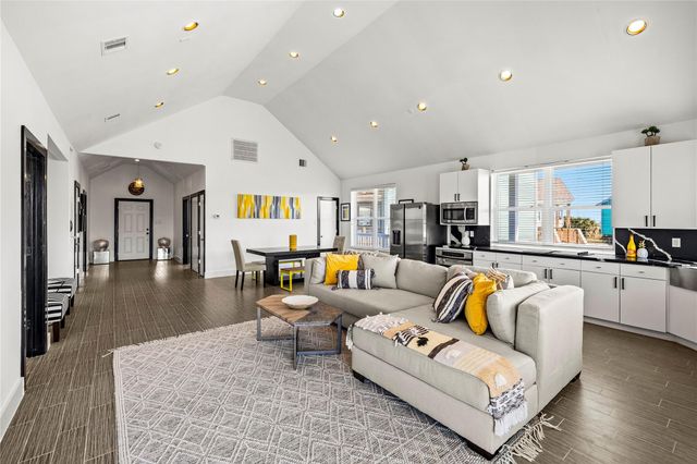 3910 Palmdale Court, Galveston, TX 77554