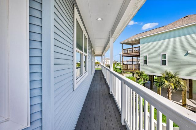 3910 Palmdale Court, Galveston, TX 77554