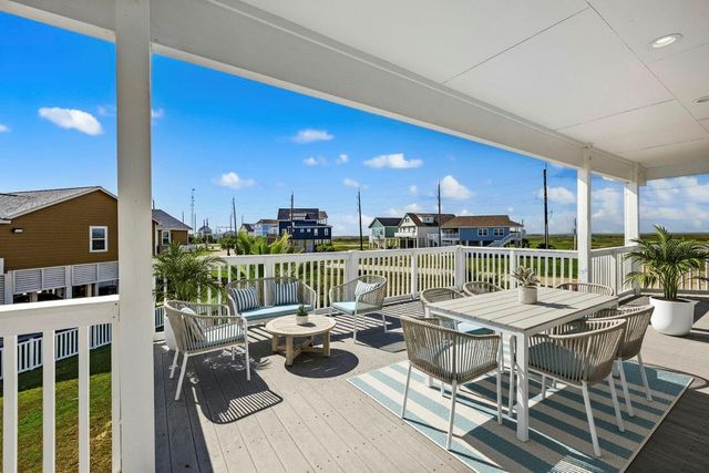 3910 Palmdale Court, Galveston, TX 77554