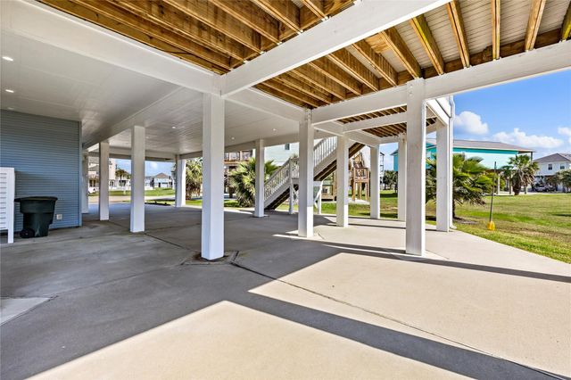 3910 Palmdale Court, Galveston, TX 77554