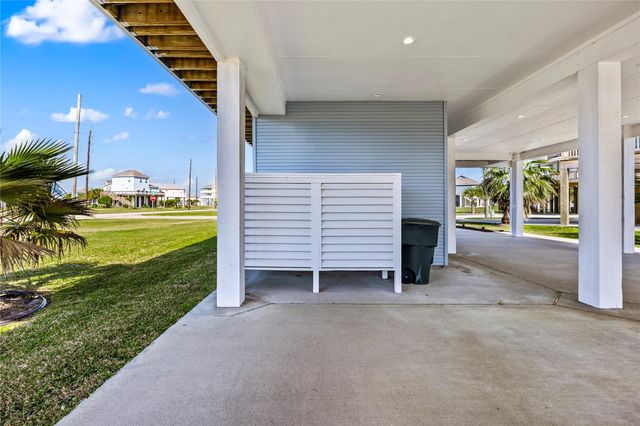 3910 Palmdale Court, Galveston, TX 77554