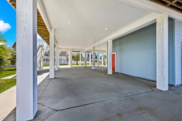 3910 Palmdale Court, Galveston, TX 77554