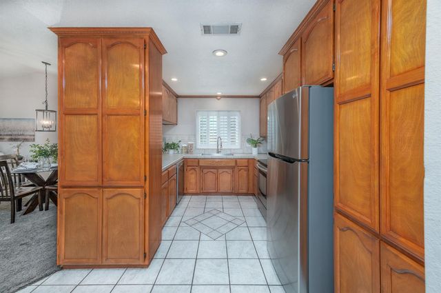 2820 Finlandia Ave, Modesto, CA 95358