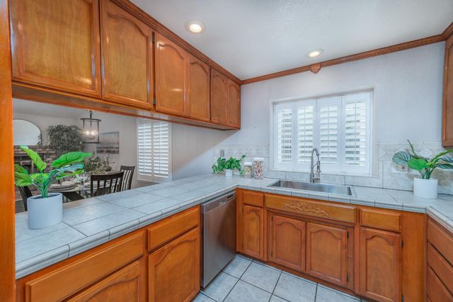 2820 Finlandia Ave, Modesto, CA 95358