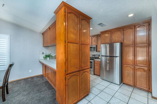 2820 Finlandia Ave, Modesto, CA 95358