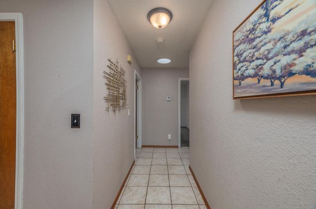 2820 Finlandia Ave, Modesto, CA 95358