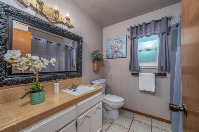 2820 Finlandia Ave, Modesto, CA 95358