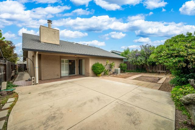 2820 Finlandia Ave, Modesto, CA 95358